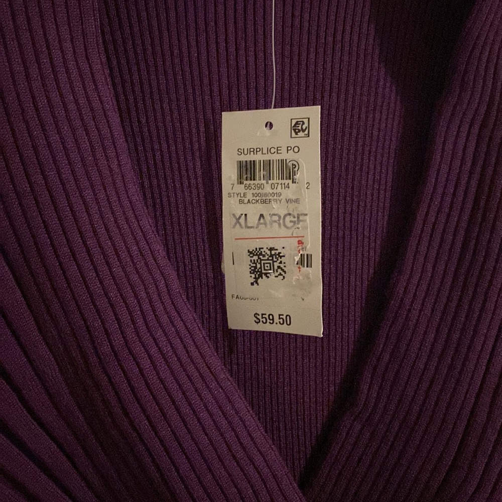 INC
INTERMATIOMAL CONCEPTS SWEATER - Picture 4 of 5